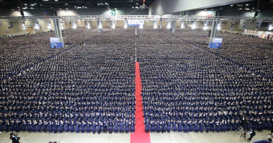 Shincheonji Church of Jesus Held a Graduation Ceremony with over 100,000 Graduates Shincheonji Church of Jesus Held a Graduation Ceremony with over 100,000 Graduates