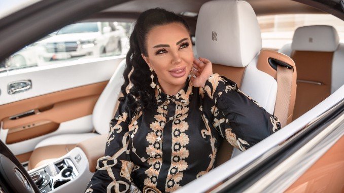 Katrina Antonovich - The World-Famous Interior Designer - Digpu