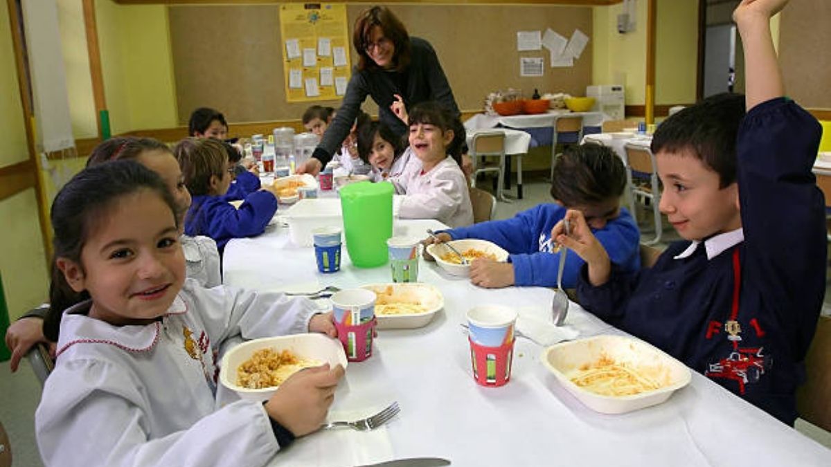 Longer lunch breaks can encourage kids to eat more fruits, vegetables