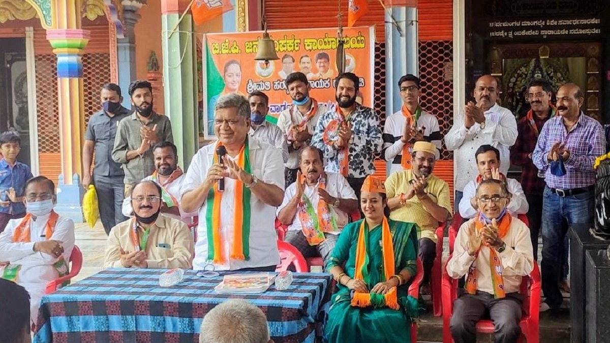 Hubli-Dharwad Municipal Polls: AAP fields youngest contestant, candidates flout Covid norms