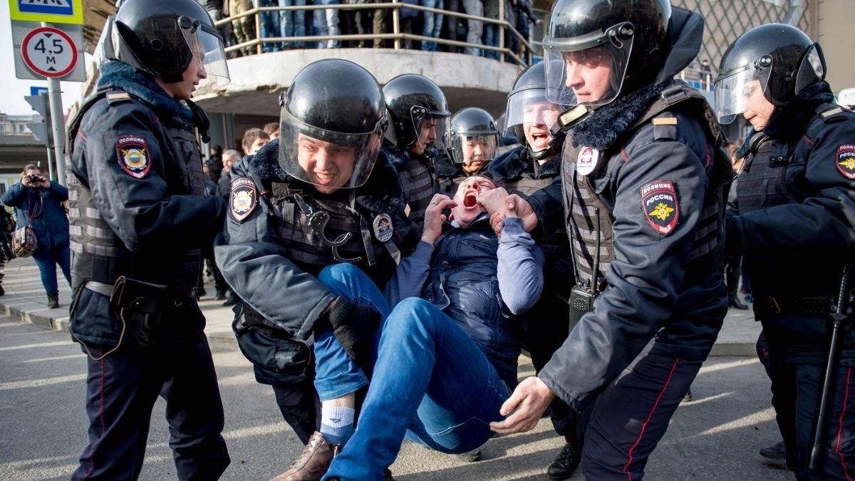 Putin act on Ukraine doesn’t have takers at home; Russian public come together against war